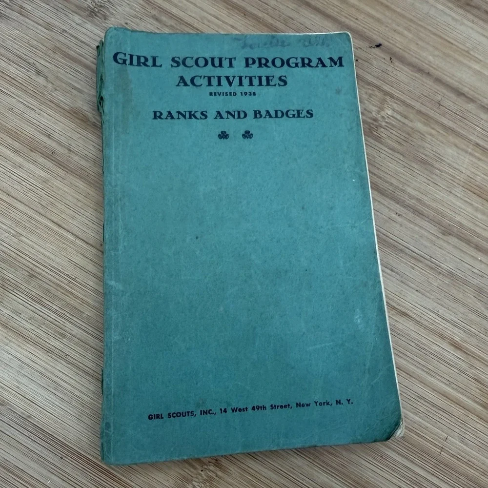 VINTAGE GIRL SCOUT - 1938 PROGRAM ACTIVITIES - RANKS AND BADGES‎ BOOK